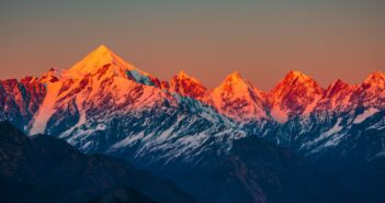 Atlantic Ocean air pressure gradient causes up to 50% variety in Himalayan winter precipitation, University of Reading finds
