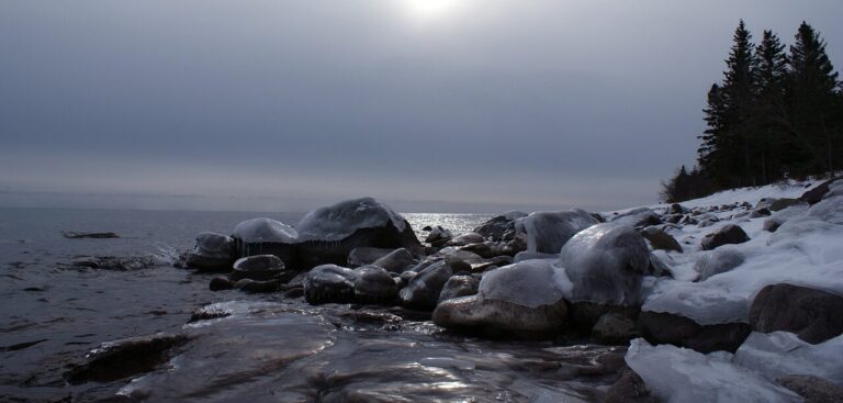 Great Lakes ice extent reaches record low for time of year