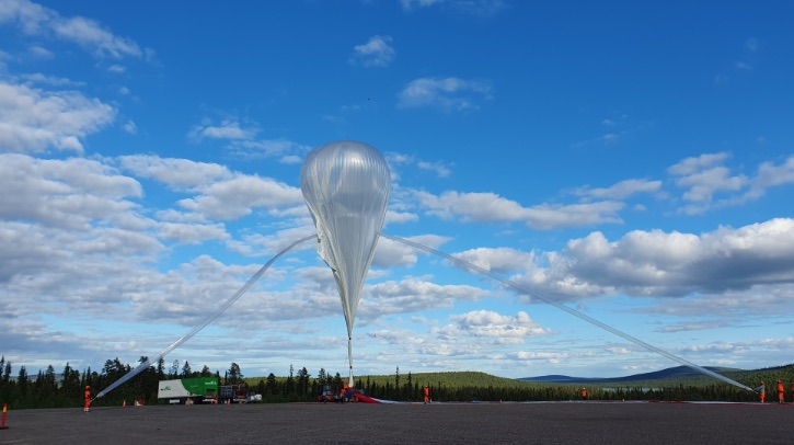 Forschungszentrum Jülich and the German Karlsruhe Institute of Technology (KIT) have launched a large stratospheric balloon – carrying a Gloria-Lite measuring instrument – to travel from the European Space and Sounding Rocket Range (ESRANGE) in northern Sweden to Canada at an altitude of 40km.
