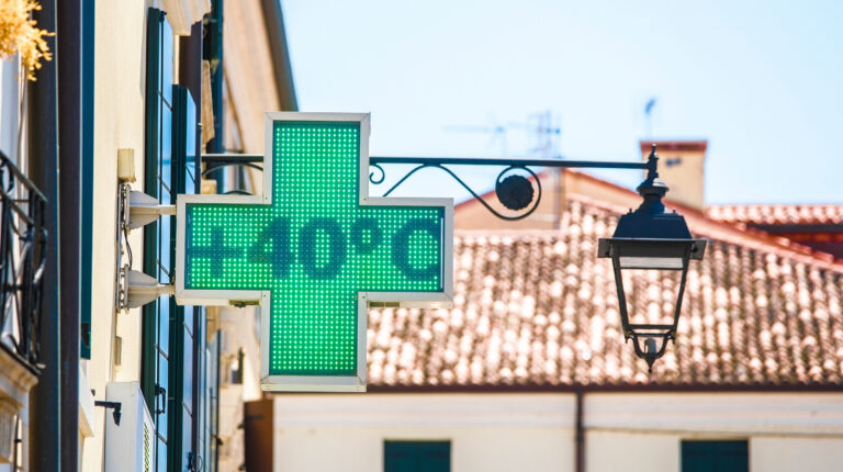 CMCC develops machine-learning model that delivers improved heatwave forecasting accuracy An electronic public display sign at a chemist on a street in Europe stating the temperature to be 40°C