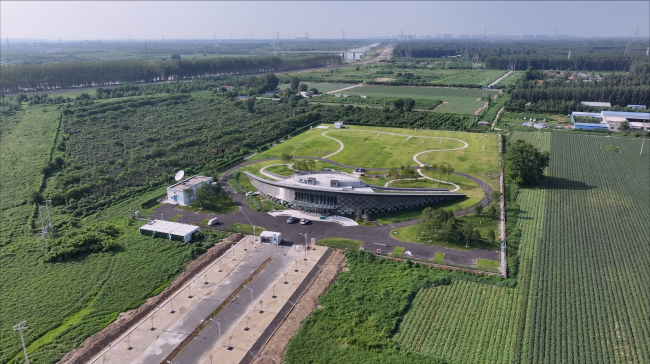 China inaugurates 27th national climate observatory in Hebei The Xiong’an national climate observatory in a rural area surrounded by green field.
