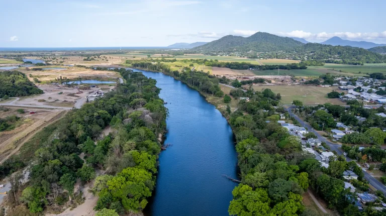 Bureau of Meteorology’s radar technology restores flood monitoring gauge in Cairns Radar technology restores flood monitoring gauge in Cairns.