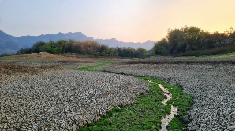 Record-breaking El Niño surpasses previous benchmarks View of the reservoir which has dried up due to the prolonged dry season, location in Tandon reservoir, Wonogiri, Indonesia